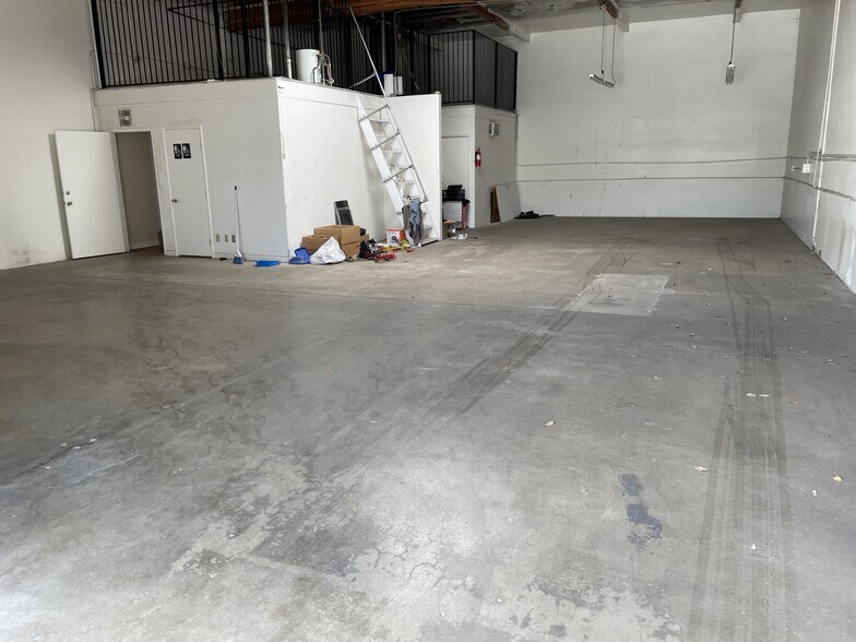 More Photos Of 1445 W Brooks St, Ontario Warehouse For Lease