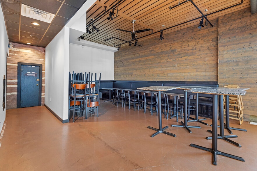 More Photos Of 208 S Castell Ave, New Braunfels Restaurant For Lease