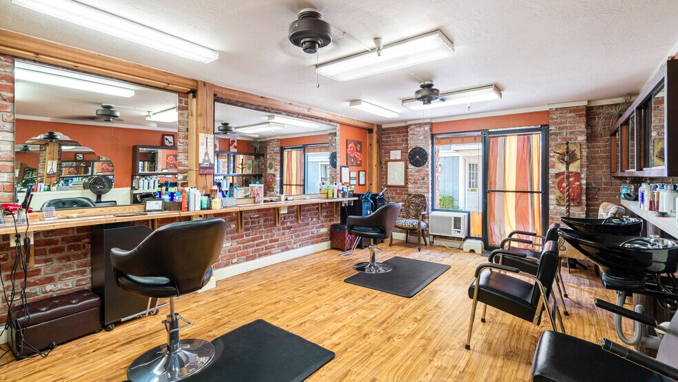 More Photos Of 367-387 N State St, Ukiah Office For Sale