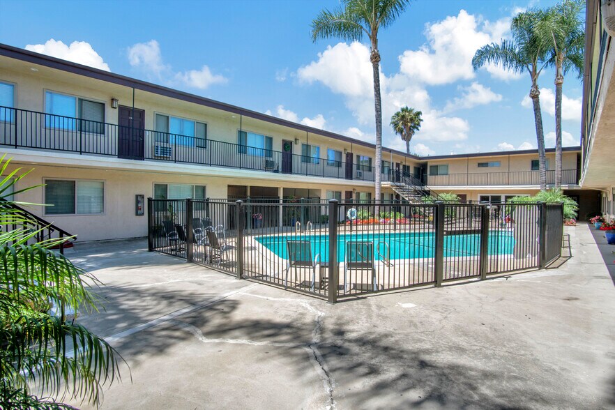 More Photos Of 415 E 2nd St, Tustin Apartments For Sale