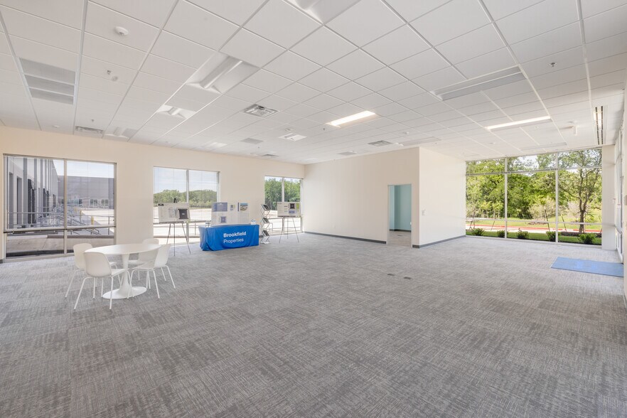 More Photos Of Mustang Court at DFW International Airport, Bldg 1, Grapevine Unknown For Lease