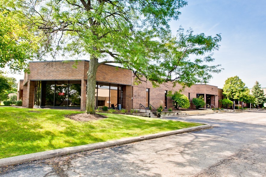 More Photos Of 1050-1098 N Tower Ln, Bensenville Flex For Lease
