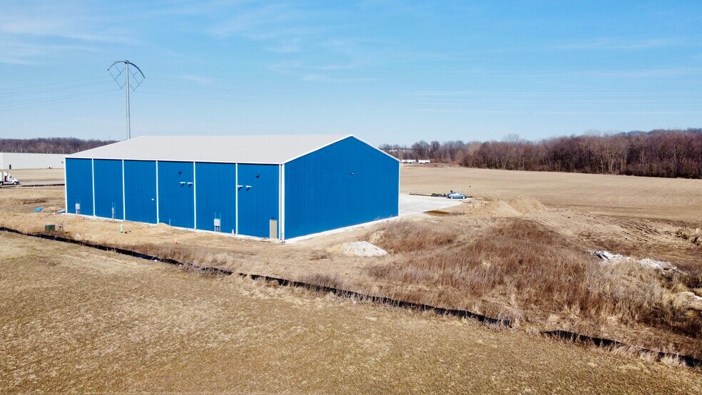 More Photos Of 5700 Eastside Parkway Dr, Gas City Light Distribution For Lease