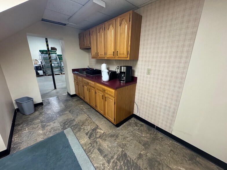 More Photos Of 168 Ayer Rd, Littleton Warehouse For Lease