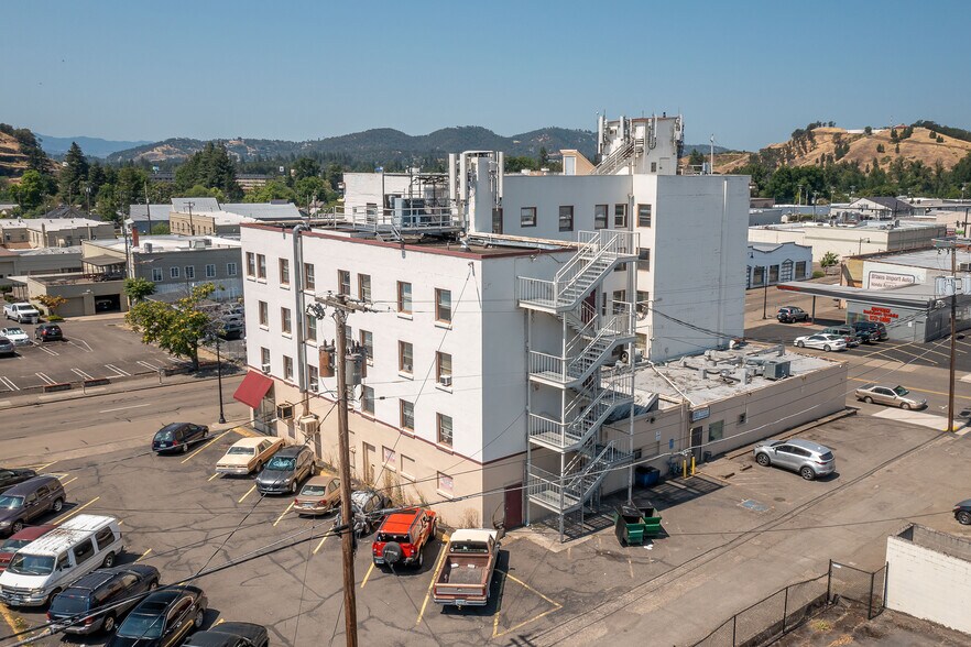 More Photos Of 803-815 SE Stephens St, Roseburg Multifamily For Sale
