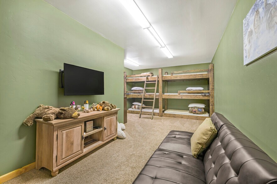 More Photos Of 1665 Whisper Ridge Rd, Ashton Hotel For Sale