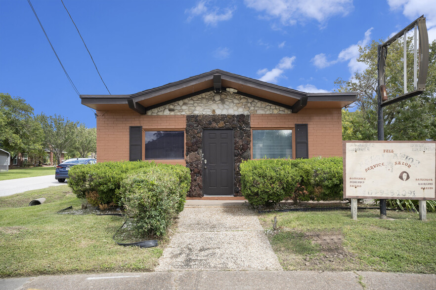 Primary Photo Of 512 N Logan St, Texas City Freestanding For Sale