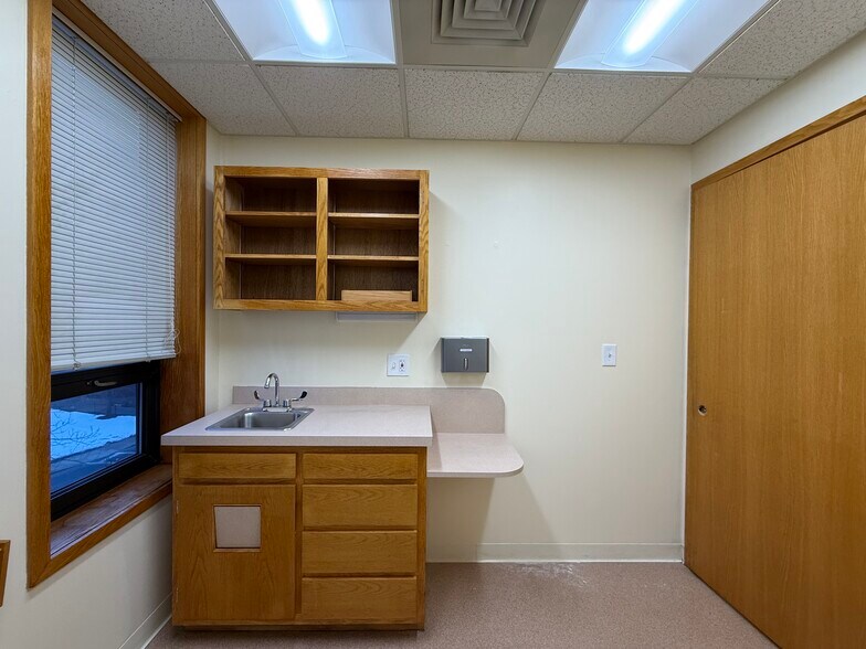 More Photos Of 33 Bartlett St, Lowell Medical For Lease