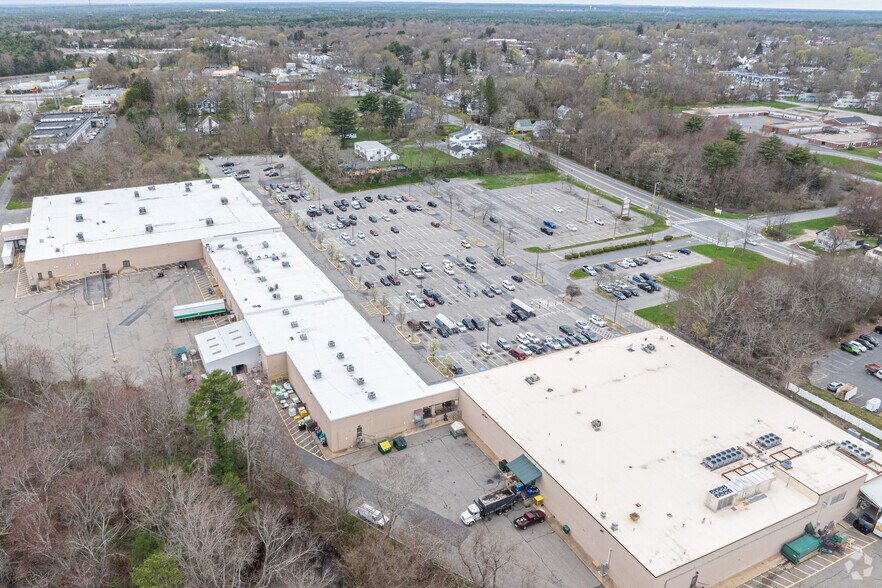 More Photos Of 8-10 Merchants Way, Middleboro Unknown For Lease