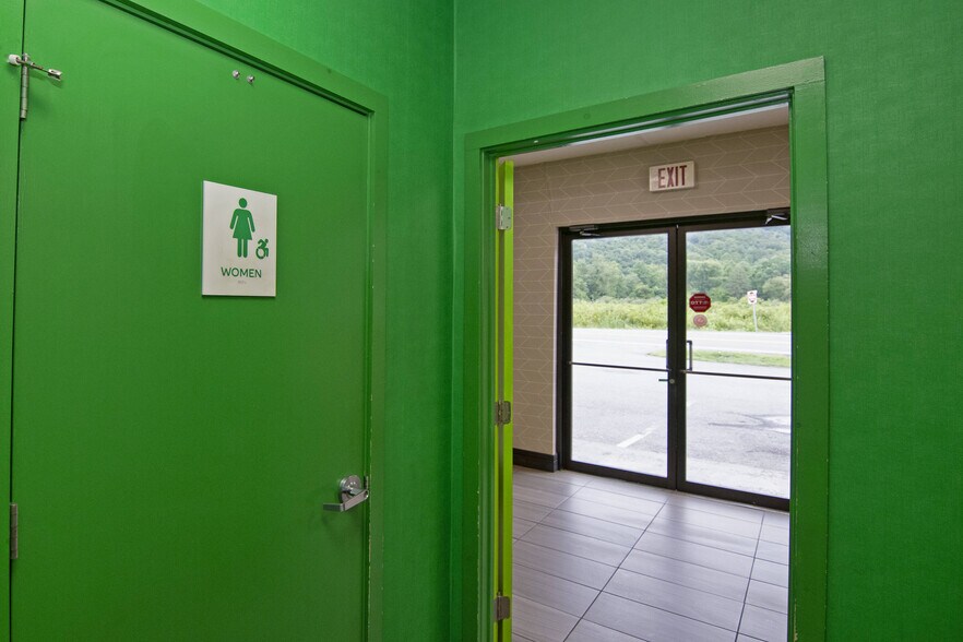 More Photos Of 1931 Alta Dr, Alderson General Retail For Sale