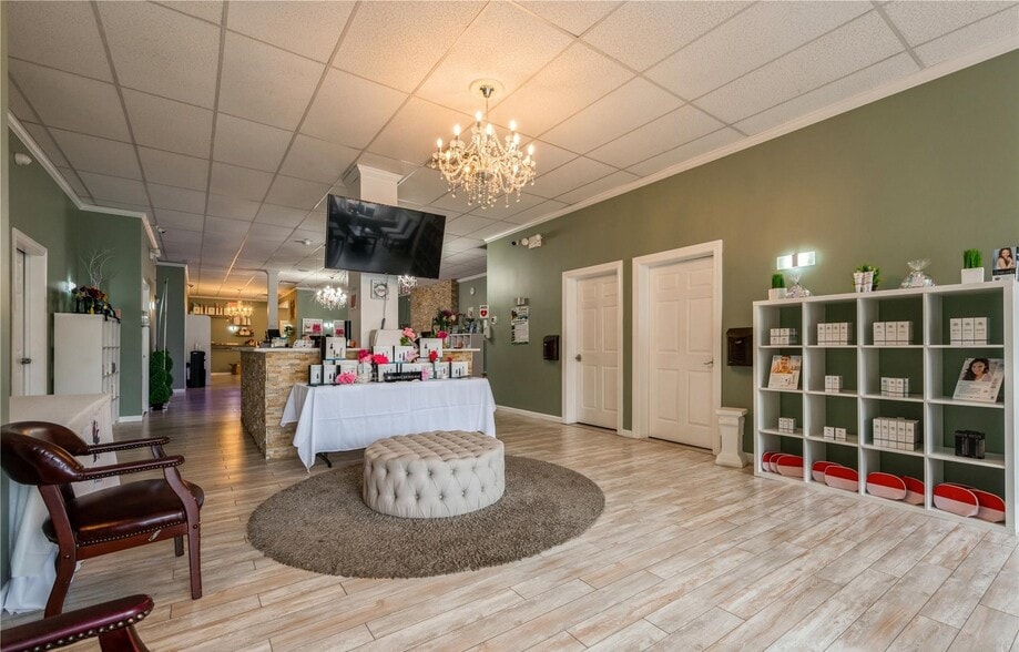 More Photos Of 34 Hempstead Tpke, Farmingdale Freestanding For Sale