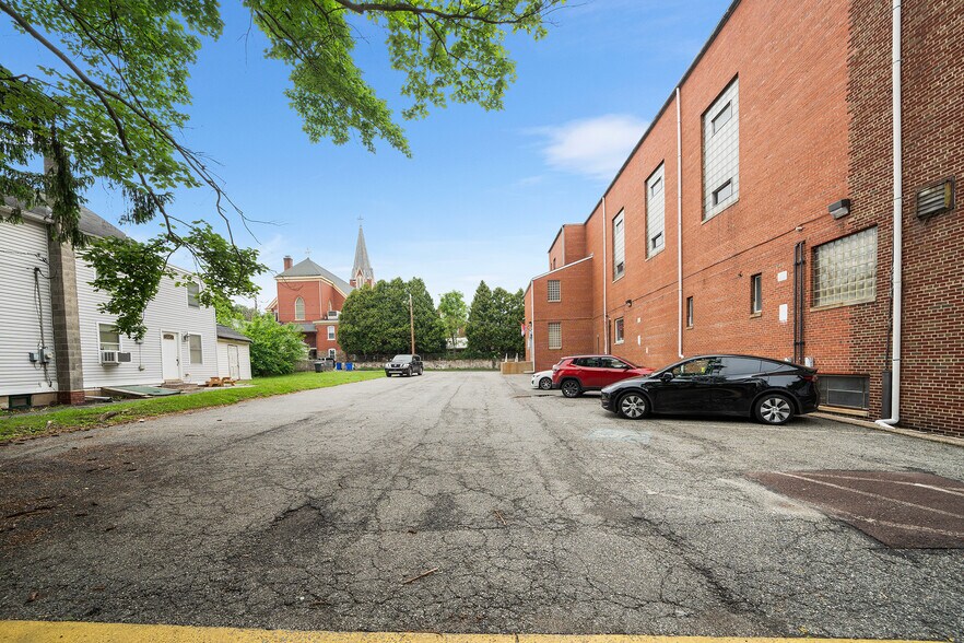 More Photos Of 379 Cherry St, Pottstown Flex For Lease