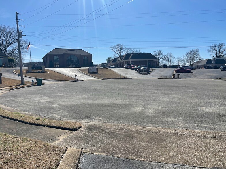 More Photos Of 78 Lynoak Cv, Jackson Medical For Sale