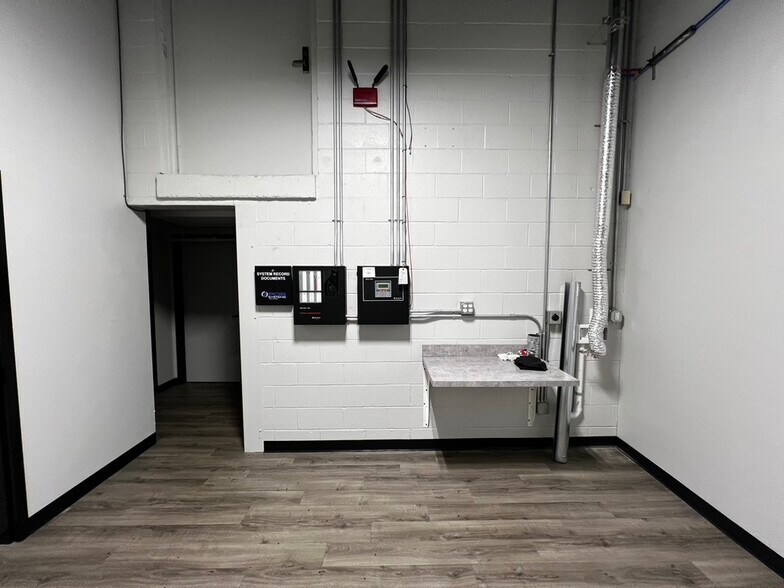 More Photos Of 167-179 W High St, London Freestanding For Lease