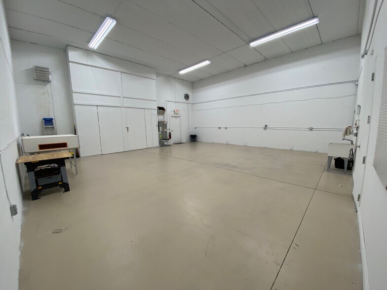 More Photos Of 5483 Lee St, Lehigh Acres Flex For Sale