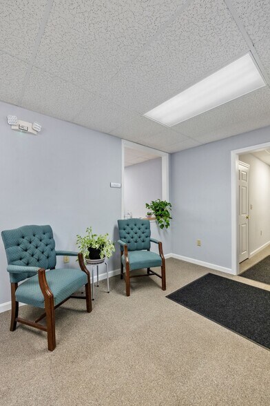 More Photos Of 214 Lake St, Bristol Office For Sale