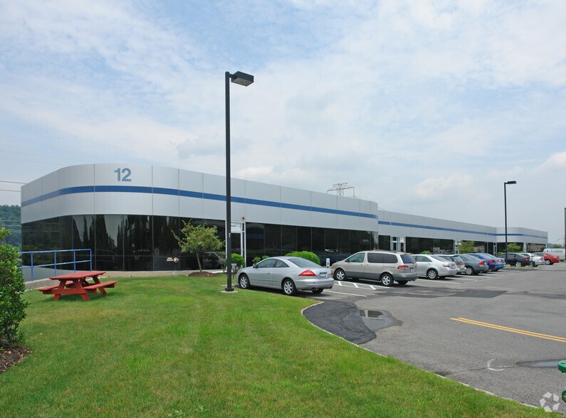 More Photos Of 12 Skyline Dr, Hawthorne Office For Lease