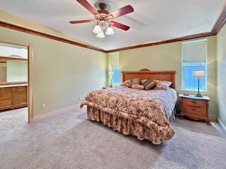 More Photos Of 63026 Powell Butte Hwy, Bend Airplane Hangar For Sale