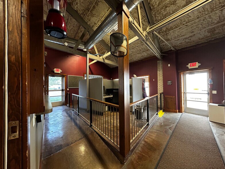 More Photos Of 2918 Portage St, Kalamazoo Office For Sale