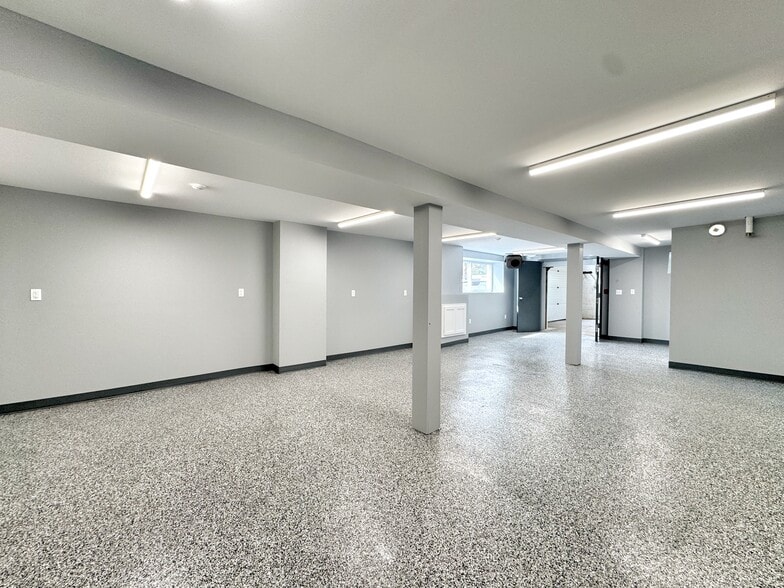 More Photos Of 16 Ruby St, Norwalk Manufacturing For Lease