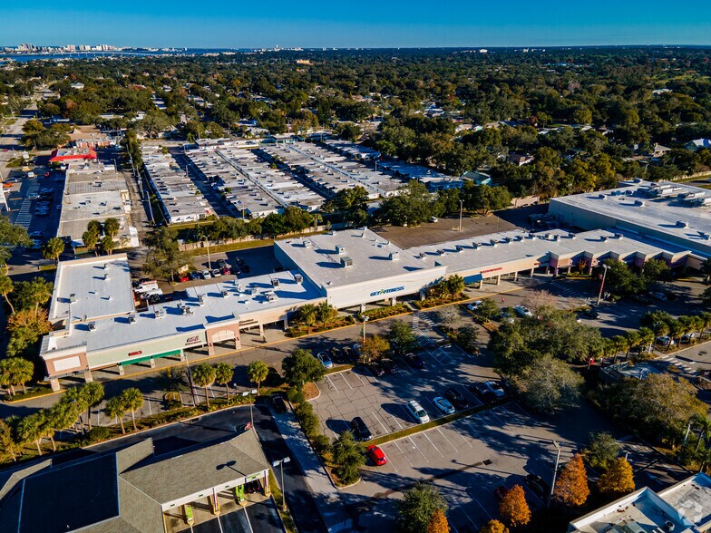 More Photos Of 13801-13847 Walsingham Rd, Largo General Retail For Lease