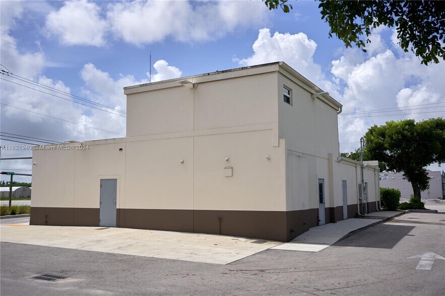 More Photos Of 17701 SW 232nd St, Miami Restaurant For Sale