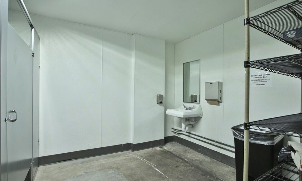 More Photos Of 4303 Southerland Rd, Houston Warehouse For Sale