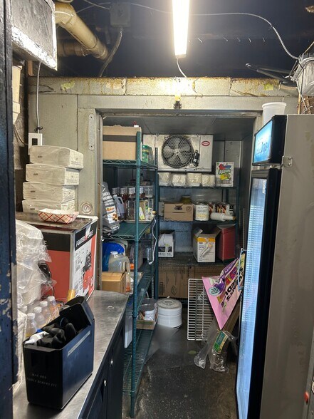 More Photos Of 902-904 S Charles St, Baltimore Restaurant For Lease