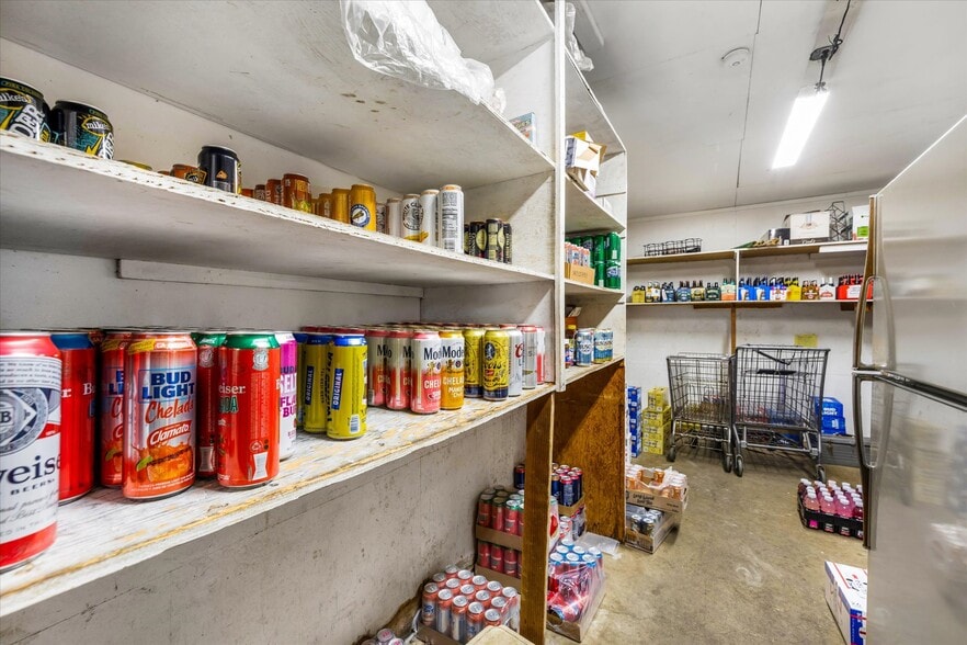More Photos Of 7550 Logsden Rd, Logsden Convenience Store For Sale