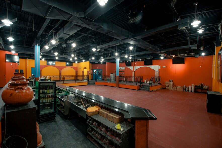 More Photos Of 1709 Saul Kleinfeld Dr, El Paso Bar For Sale