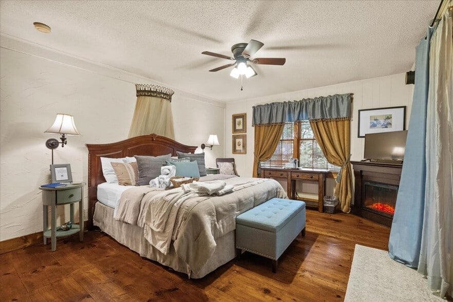 More Photos Of 9420 Hwy 52, Chatsworth Hospitality For Sale