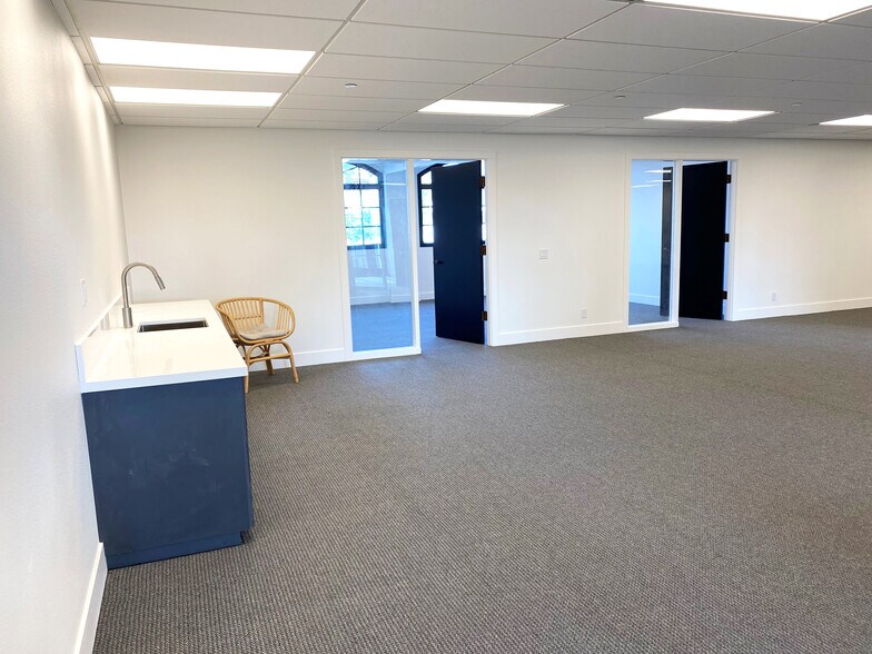 More Photos Of 1525 State St, Santa Barbara Serviced Offices For Sale