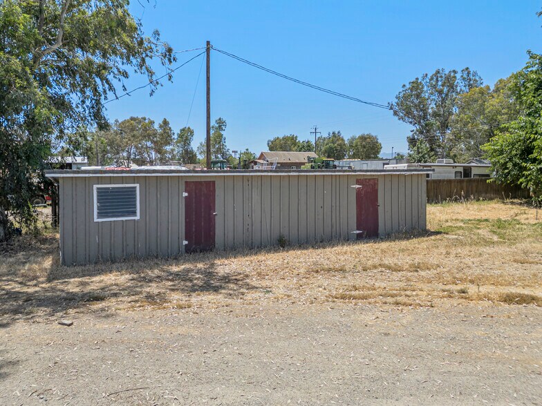 More Photos Of 245 N 7th St, Williams Light Distribution For Sale