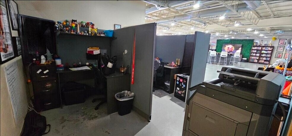 More Photos Of 136 Washington SE, Albuquerque Storefront Retail Office For Sale
