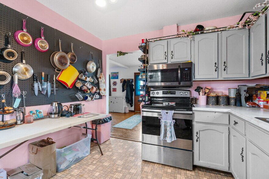 More Photos Of 38804 8th Ave, North Branch Office Residential For Sale