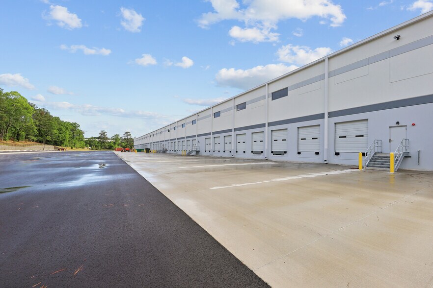 More Photos Of 3945 Gilbert Rd, Atlanta Distribution For Lease