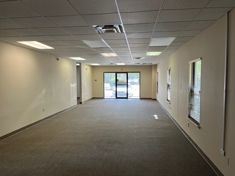 More Photos Of 3956 Sunbeam Rd, Jacksonville Medical For Lease