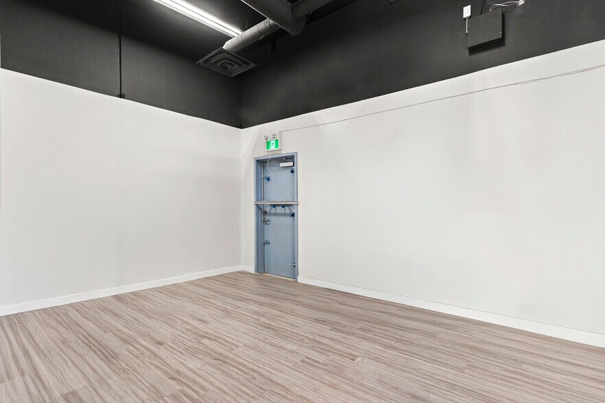 More Photos Of 318-1 Nolanridge Cres NW, Calgary Storefront Retail Office For Sale