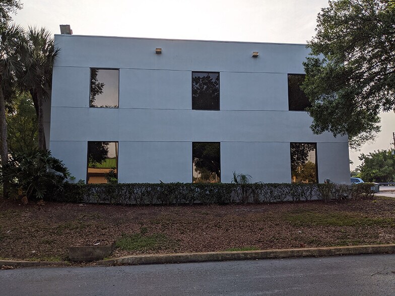 More Photos Of 13175 Walsingham Rd, Largo Bank For Lease
