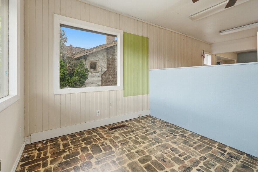 More Photos Of 819 12th Ave S, Nampa Storefront For Sale