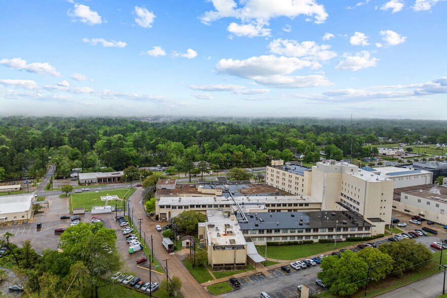 More Photos Of 1306 W Frank Ave, Lufkin Medical For Sale