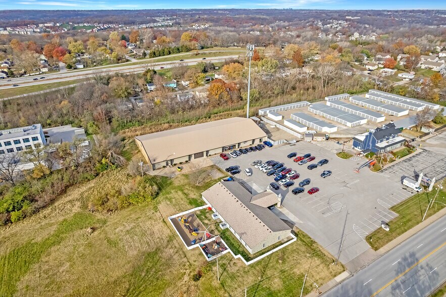 More Photos Of 6970 N Broadway St, Kansas City Showroom For Sale