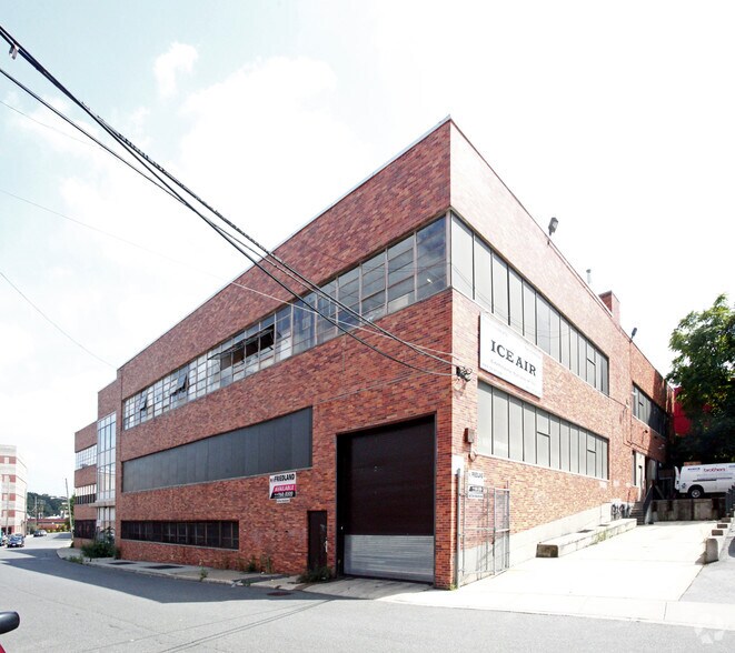 More Photos Of 80 Hartford Ave, Mount Vernon Warehouse For Lease