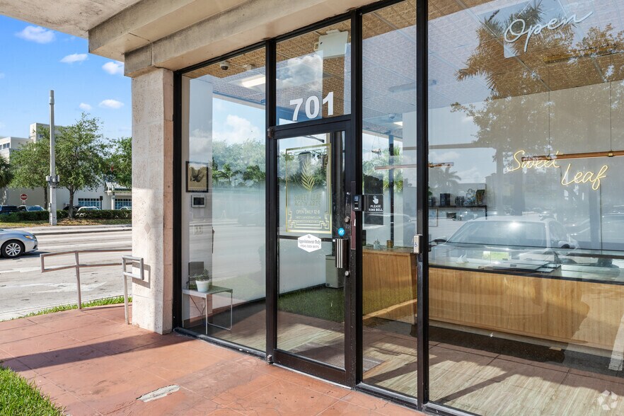 More Photos Of 701-721 SE 17th St, Fort Lauderdale Freestanding For Lease