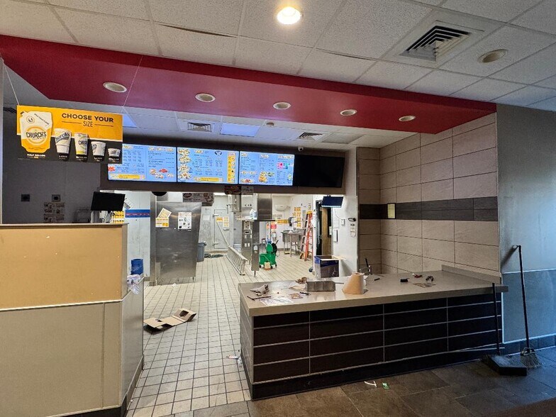 More Photos Of 227 E McGalliard Rd, Muncie Fast Food For Lease