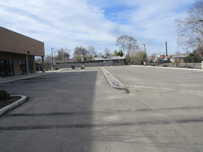 More Photos Of 5046 E Mono St, Fresno Office For Lease