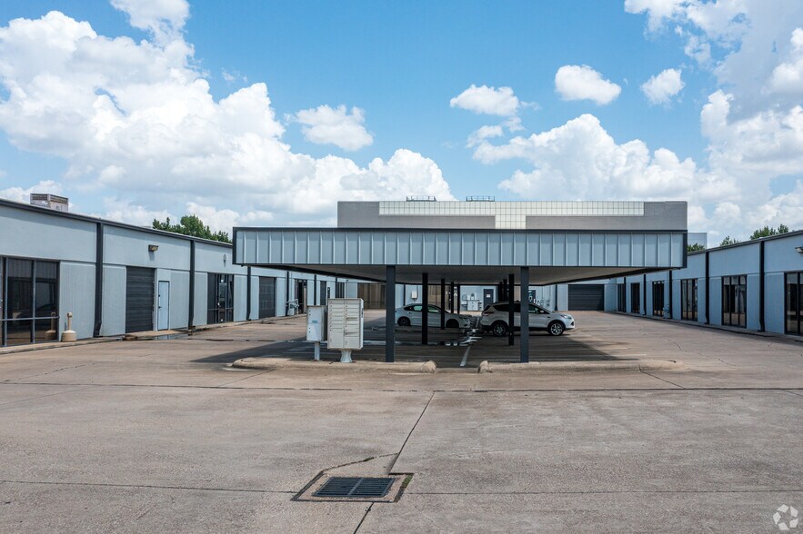 More Photos Of 3150 Premier Dr, Irving Unknown For Lease