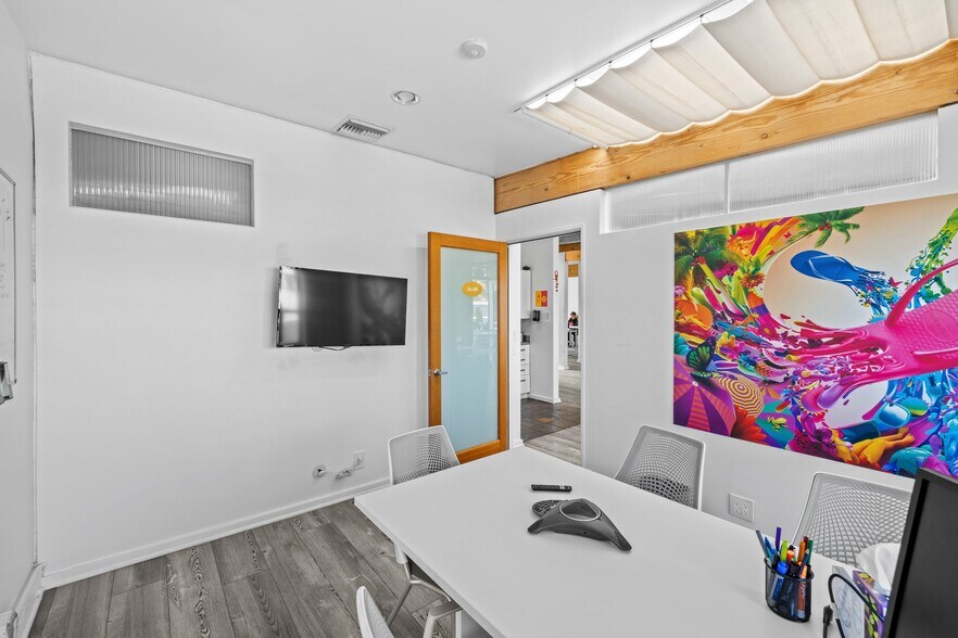 More Photos Of 513 Boccaccio Ave, Venice Office For Lease