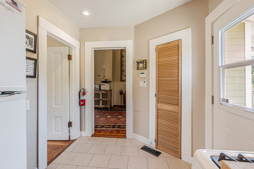 More Photos Of 602 W K St, Benicia Freestanding For Sale