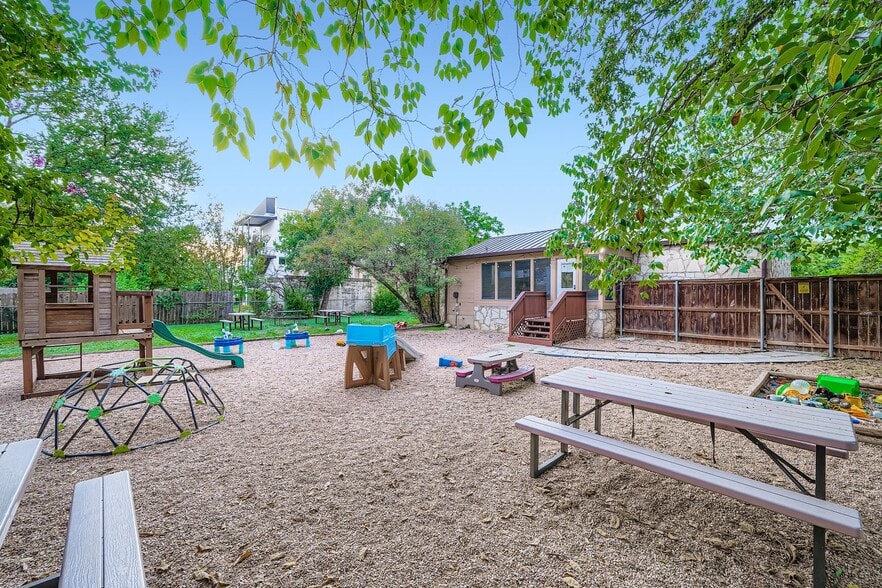 More Photos Of 405 W Main St, Round Rock Daycare Center For Lease